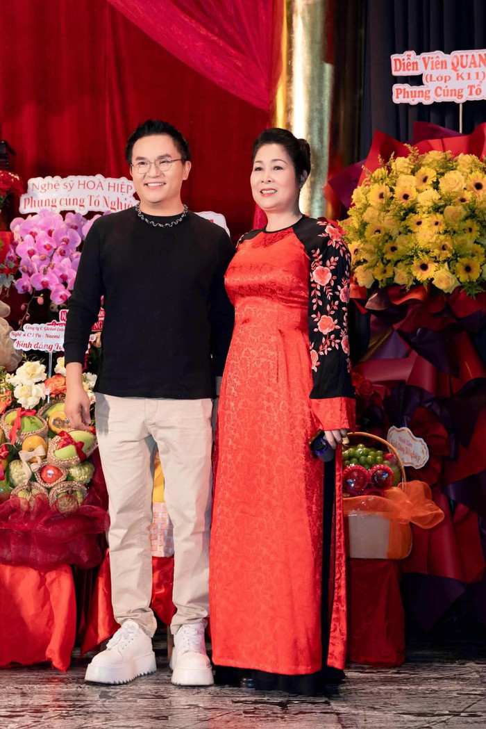 MC Đại Nghĩa dành những lời tri ân đến NSND Hồng Vân.&nbsp;