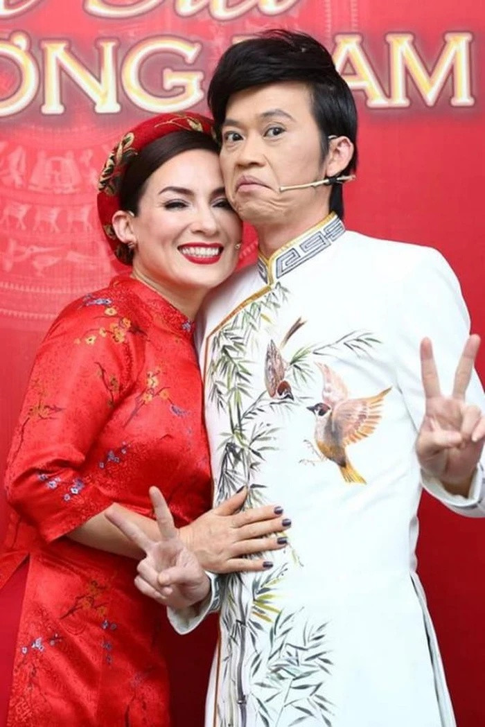 Hoài Linh và Phi Nhung có mối quan hệ anh em đồng nghiệp thân thiết suốt nhiều năm.