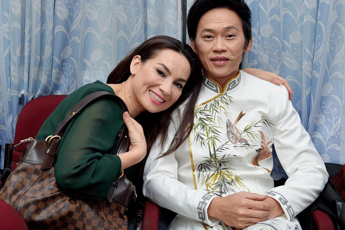 Màn song ca khiến khán giả bồi hồi nhớ về tình bạn của Hoài Linh và Phi Nhung.