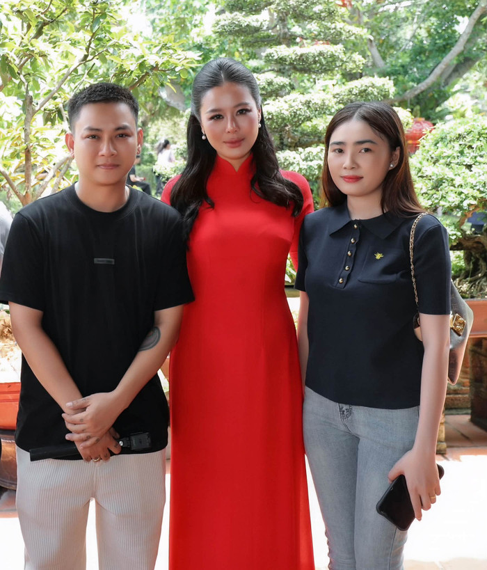 Nam Thư hội ngộ cùng vợ chồng Hoài Lâm trong ngày giỗ tổ.