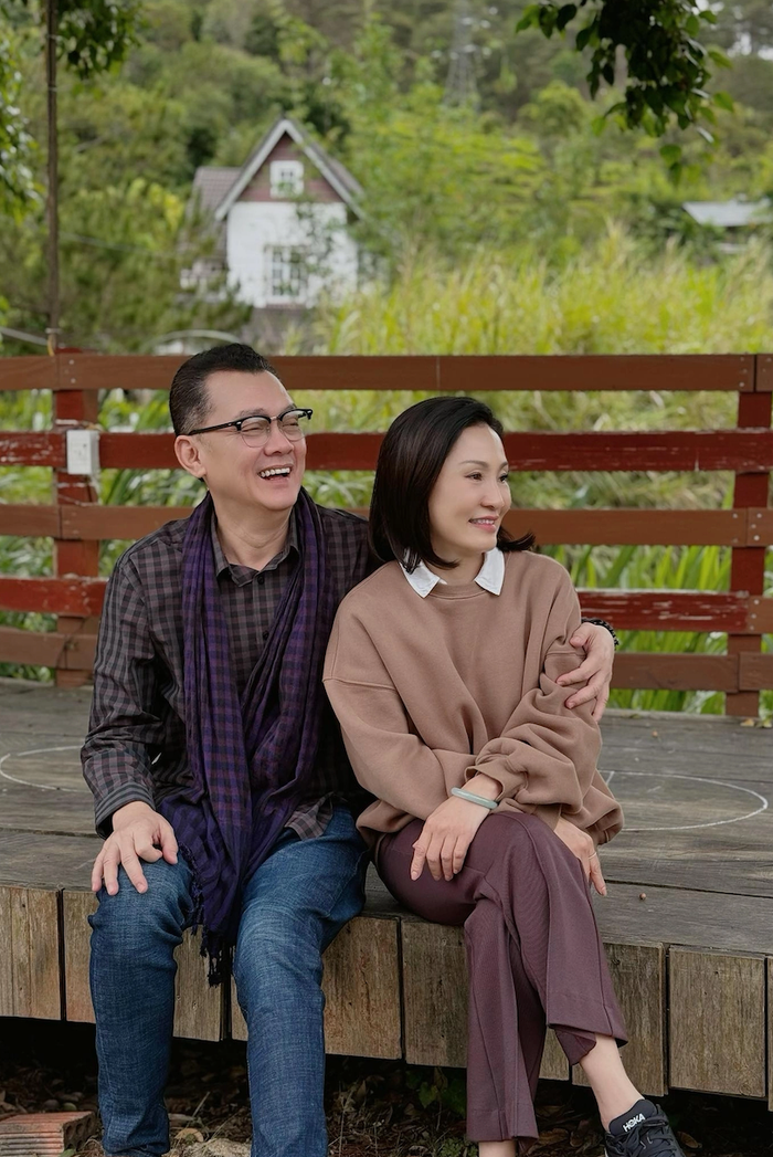 Lên Hương đánh dấu màn tái hợp của Hữu Châu và Hồng Đào sau Cua Lại Vợ Bầu và Cục Vàng Của Ngoại. .