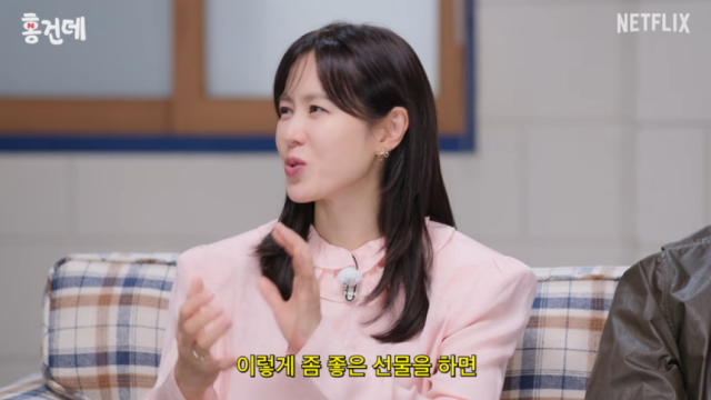 Son Ye Jin được ê-kíp phim Netflix Scandal kể lại câu chuyện đẹp khi tự tay chuẩn bị nhiều món quà dành tặng các nhân viên.