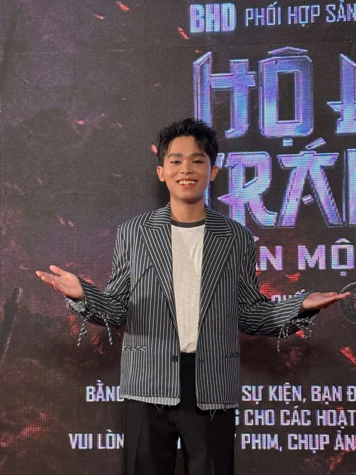 Đây không phải lần đầu Hồ Văn Cường nhận được những món quà có giá trị từ người hâm mộ ở xa.