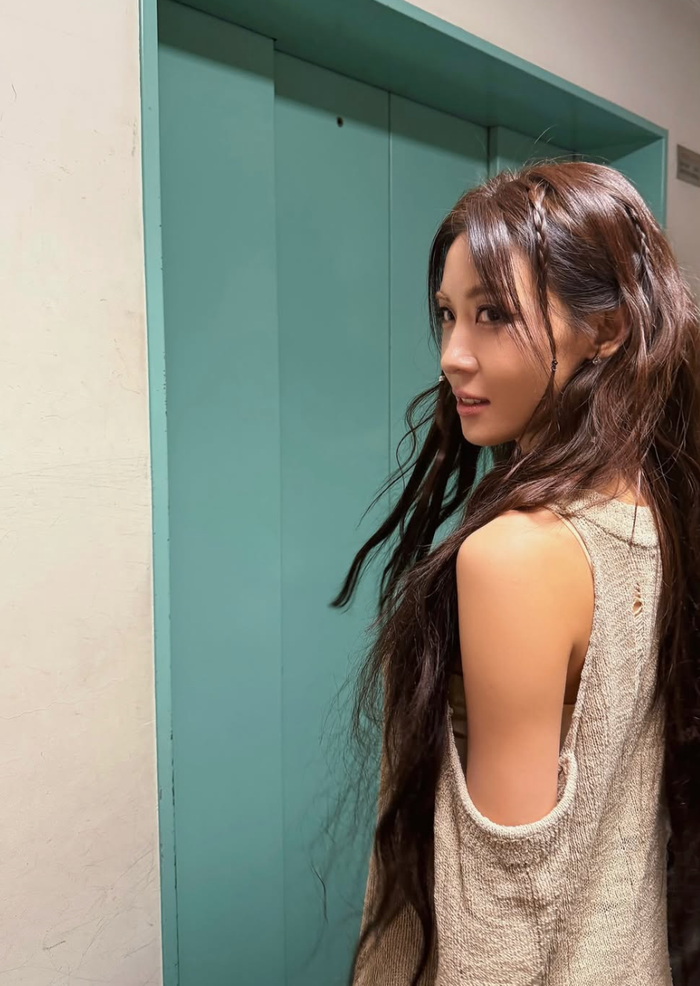 Ha Ji Won đăng tải loạt ảnh ghi lại những khoảnh khắc trong buổi fan meeting tại Nhật Bản lên trang cá nhân.