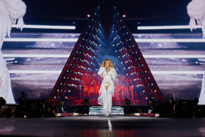 BTS vượt doanh thu tour của Beyoncé Ảnh 2