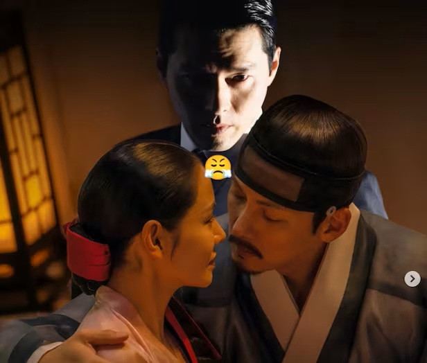Hình ảnh Hyun Bin được ghép vào phía sau cảnh thân mật của Son Ye Jin và Ji Chang Wook trong phim khiến khán giả thích thú.
