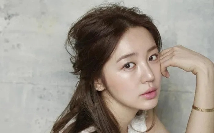 Sau 3 tuần điều trị với chi phí đắt đỏ, bệnh tình của Yoon Eun Hye đã thuyên giảm.&nbsp;