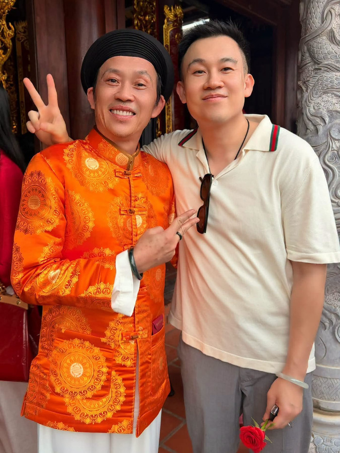 Dương Triệu Vũ cho biết, lâu rồi mới thấy Hoài Linh cười tươi. đồng thời, Nam ca sĩ cũng nhắn nhủ Hoài Lâm mau lấy lại phong độ.