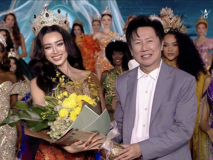 Emoura Phạm giành chiến thắng thứ 2 tại Miss Grand International 2026 sau thành tích Top 10 thí sinh được bình chọn ở hạng mục Pre Arrival.&nbsp;