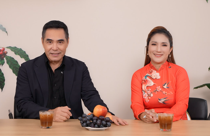Cát Tường và Trung Dũng có thêm một không gian để kết nối với khán giả sau hơn 30 năm hoạt động nghệ thuật. Ảnh: Chụp màn hình