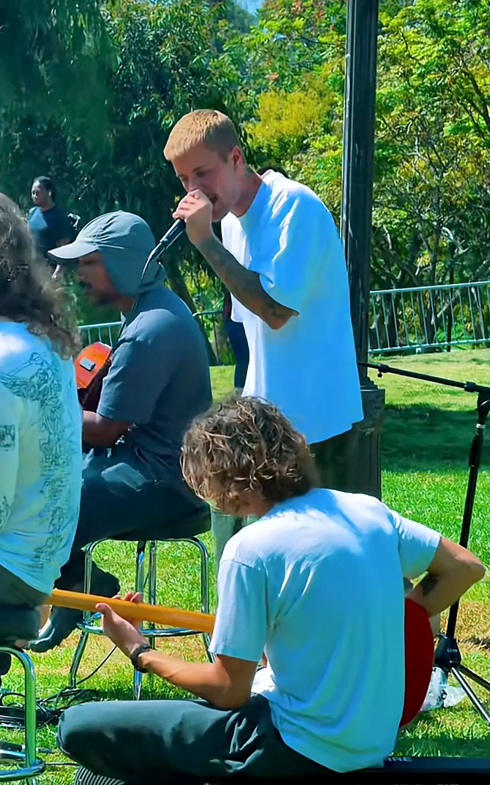 Justin Bieber xuất hiện tại MacArthur Park và biểu diễn một số ca khúc trong sự nghiệp của mình.&nbsp;