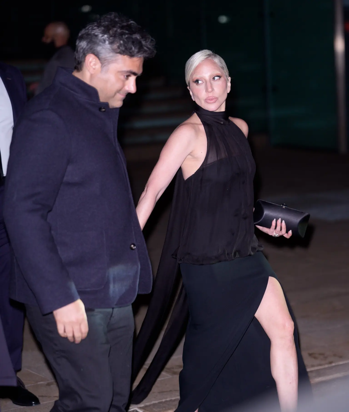 Nguồn tin cũng thể hiện sự ủng hộ dành cho Michael Polansky và mong muốn Lady Gaga có thể xây dựng một cuộc sống riêng tư, bình thường hơn.&nbsp;