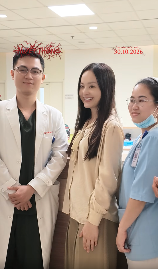 Hậu trường của diễn viên Lan Phương trong Huyết Thống.
