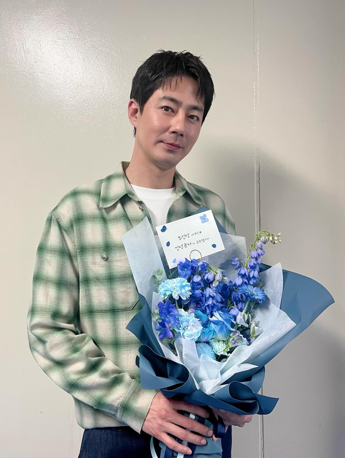 Jo In Sung cho biết anh có mang theo trang phục dự phòng tình huống phát sinh.&nbsp;