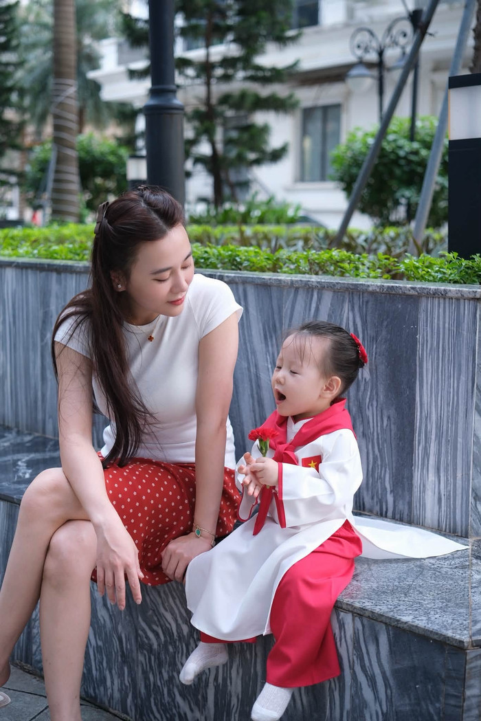 Phương Oanh khoe ảnh thời học sinh, 2 'bản sao' bên cạnh mới đáng chú ý Ảnh 5
