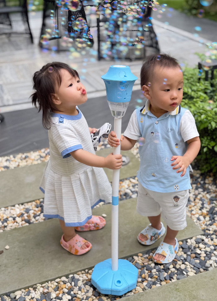 Phương Oanh khoe ảnh thời học sinh, 2 'bản sao' bên cạnh mới đáng chú ý Ảnh 7