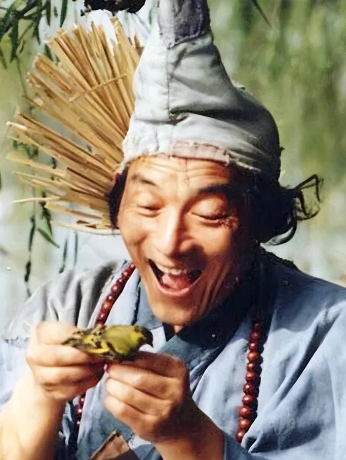 Du Bổn Xương trong tạo hình Tế Công, vai diễn đưa tên tuổi nam diễn viên đến gần với đông đảo khán giả.