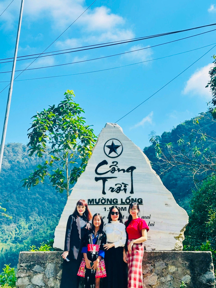 Cổng trời Mường Lống thuộc địa phận xã vùng cao Mường Lống, nằm trên dãy Trường Sơn, Kỳ Sơn, Nghệ An. Ảnh: Sưu tầm