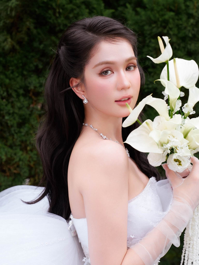 Ngọc Trinh mong muốn những cộng sự thân thiết vẫn sống cùng ngay cả khi cô lấy chồng.