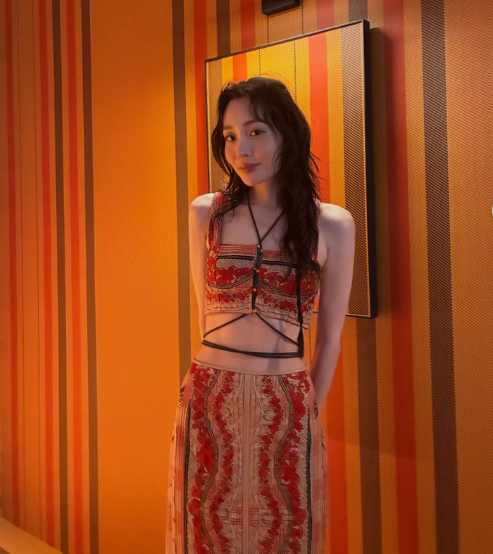 Kim Min Ha được khán giả quốc tế biết đến rộng rãi sau khi đảm nhận vai Kim Sun Ja thời trẻ trong series Pachinko của Apple TV+.&nbsp;