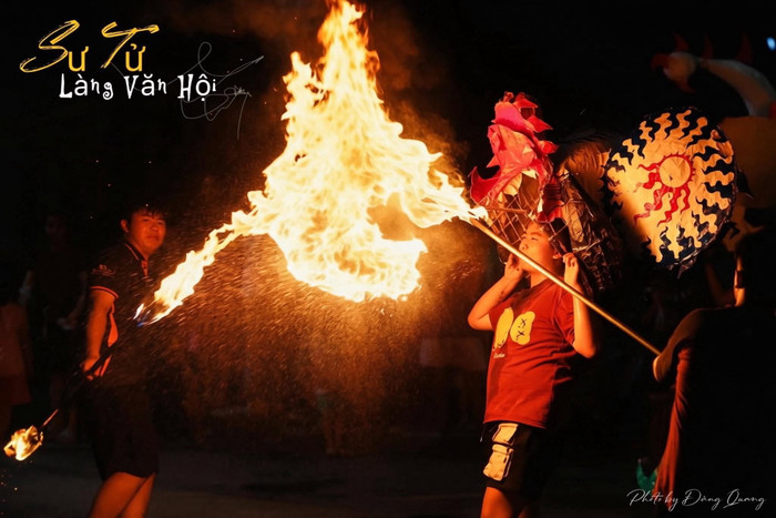 Không khí vui chơi tại đình làng Văn Hội cũng cho thấy nét đẹp của những hoạt động Trung thu truyền thống ở các làng quê. Những trò chơi và hoạt động quen thuộc giúp trẻ nhỏ có thêm một khoảng thời gian được vui chơi cùng nhau, thay vì chỉ đón Trung thu qua những món quà.