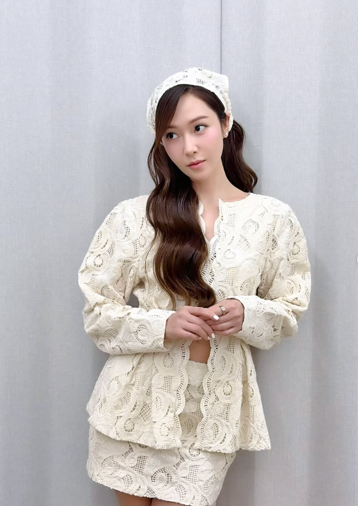 Jessica (SNSD) khoe diện mạo sau 10 năm solo, vẫn trẻ trung như thiếu nữ Ảnh 2