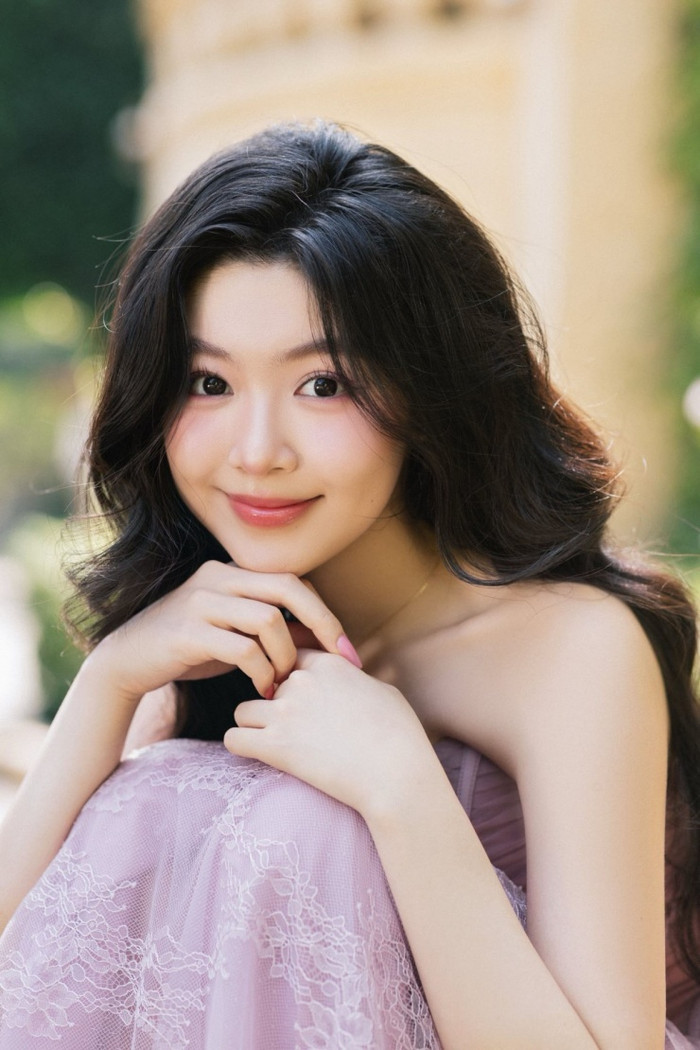 Lọ Lem - con gái lớn của MC Quyền Linh