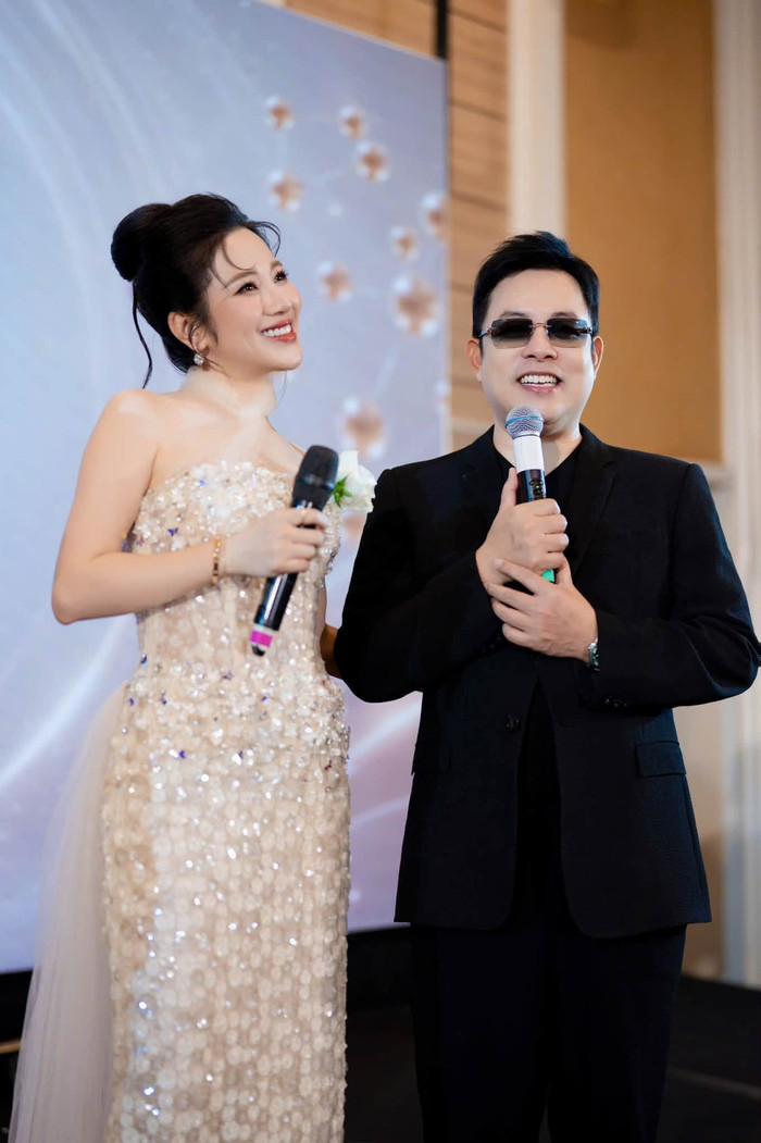 Quang Lê và 'ngọc nữ bolero' Tố My được nhiều khán giả yêu thích khi kết đôi trên sân khấu.