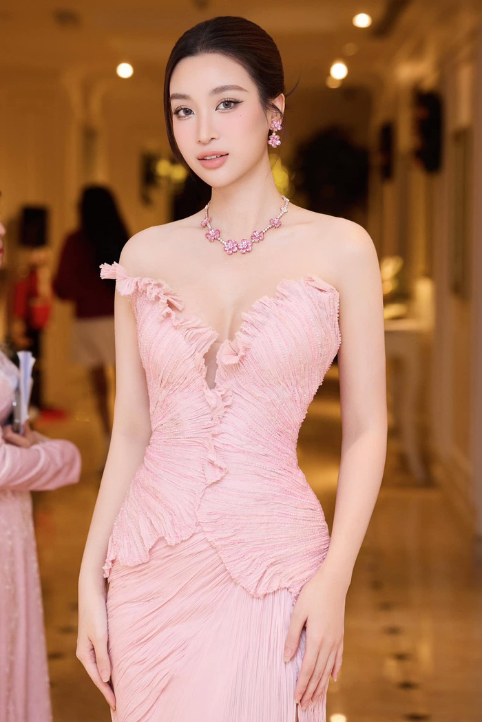 Đỗ Mỹ Linh duy trì sức hút sau 10 năm đăng quang Hoa hậu Việt Nam.
