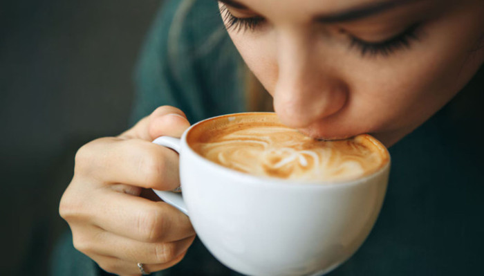 Vì sao nhiều người vừa uống cà phê xong lại buồn đi vệ sinh? Ảnh 1