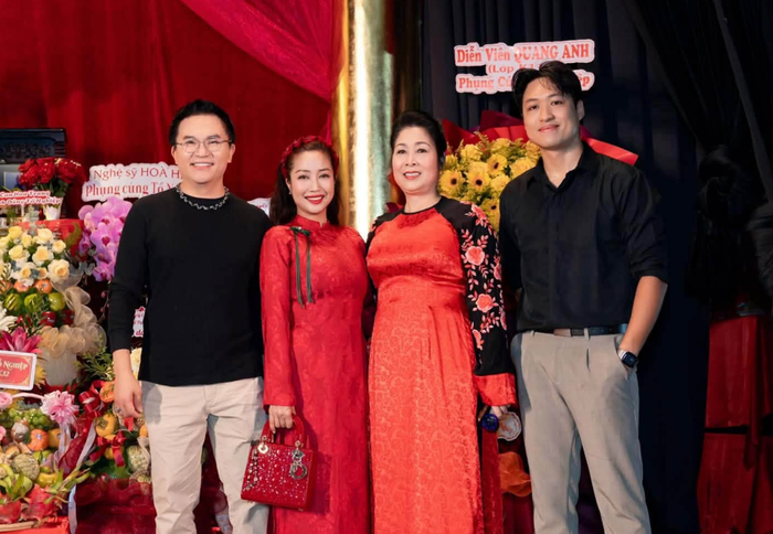 Đại Nghĩa tham dự lễ cúng Tổ tại Sân khấu kịch Hồng Vân. Ảnh: FBNV