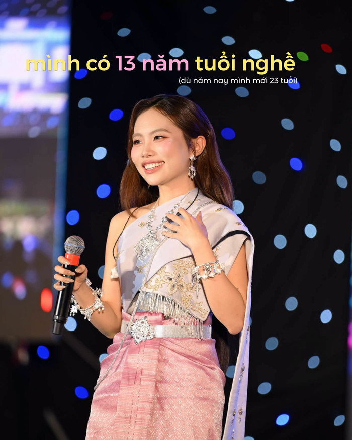 Phương Mỹ Chi có 13 năm ca hát trong khi cô hiện 23 tuổi.