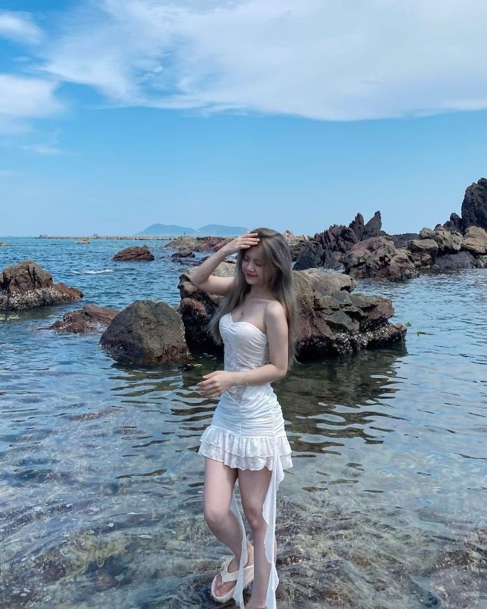 Giới trẻ tìm đến biển Nghi Thiết. Ảnh: Sưu tầm