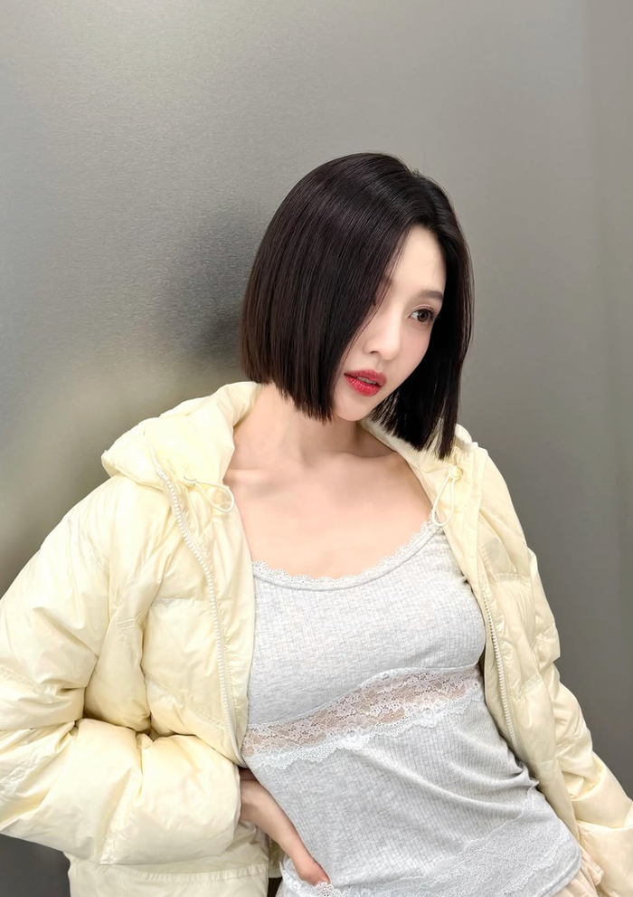 Joy sinh năm 1996 và ra mắt cùng Red Velvet vào năm 2014 với vai trò giọng ca phụ.&nbsp;