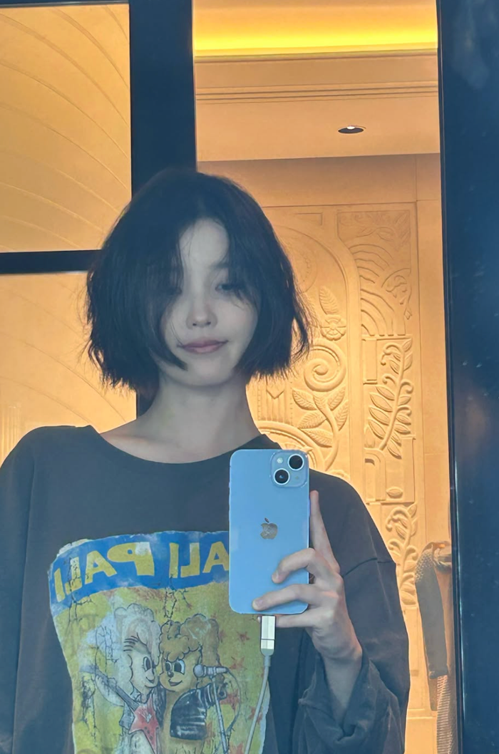 IU 'xả kho' loạt ảnh tóc ngắn làm quà Trung thu khiến fan thích thú Ảnh 3