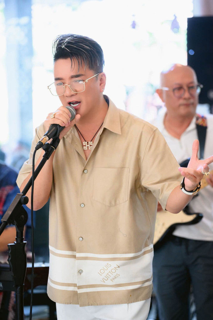 Nhiều khán giả ủng hộ mong muốn của Đàm Vĩnh Hưng nhân dịp đón tuổi mới.
