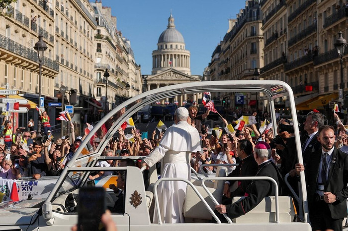 600.000 người tập trung tại Paris chờ Thánh lễ của Giáo hoàng Leo Ảnh 1