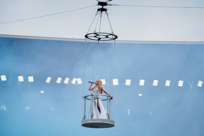 Kylie Minogue xúc động trong đêm diễn hơn 100 nghìn khán giả tại quê nhà Ảnh 3