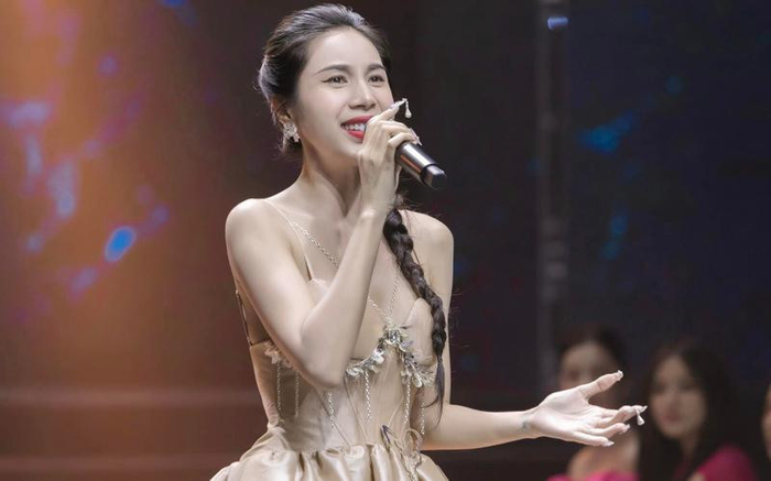 Ở tuổi 41, Thủy Tiên bất ngờ quay trở lại với nghệ thuật bằng một sản phẩm âm nhạc.