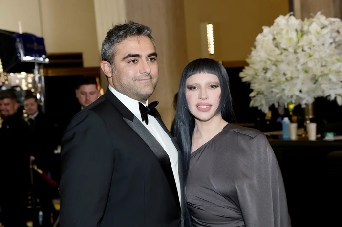 Lady Gaga và hôn phu Michael Polansky được cho là đang dần thích nghi với cuộc sống có thêm thành viên mới.