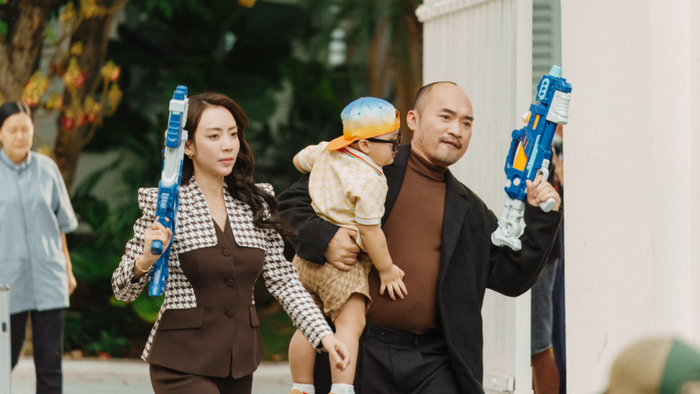 Bên cạnh yếu tố gây cười, Quý Tử Vượt Giàu tập trung vào khoảng cách giữa cha mẹ và con cái trong một gia đình có điều kiện.&nbsp;