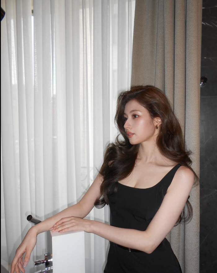 Sana (TWICE) khoe loạt ảnh đầy khí chất Ảnh 1