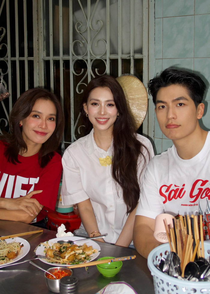 Tiểu Vy và Quốc Anh hội ngộ khi tham gia một chương trình.