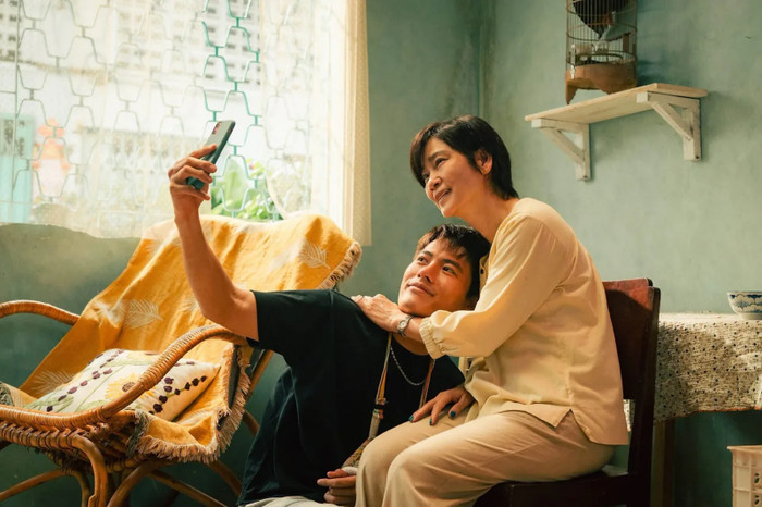 Lên Hương là phim điện ảnh thuộc thể loại tâm lý, gia đình do Khương Ngọc và Tấn Hoàng Thông đồng đạo diễn.
