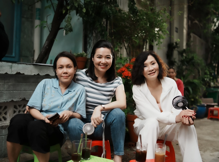 Hồng Đào và Lê Khánh có dịp hợp tác chung trong hai dự án điện ảnh là Chị Dâu và Cục Vàng Của Ngoại.
