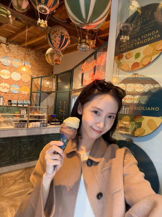 Yoona chia sẻ hình ảnh đời thường trong chuyến đi đến Milan (Ý).