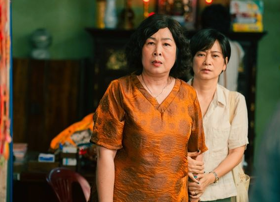 NSND Hồng Vân vai Bà Sáu trong phim Lên Hương.