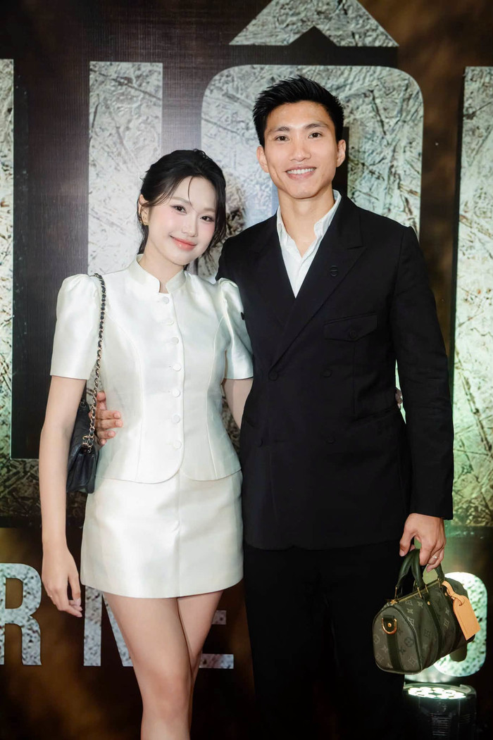 Doãn Hải My và Đoàn Văn Hậu tại buổi Premiere phim điện ảnh Trại Buôn Người diễn ra ở Hà Nội. Ảnh: FBNV