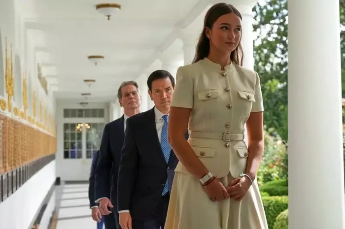 Arabella Kushner xuất hiện cùng các quan chức cấp cao Mỹ tại Nhà Trắng hôm 24/9. Ảnh: AP