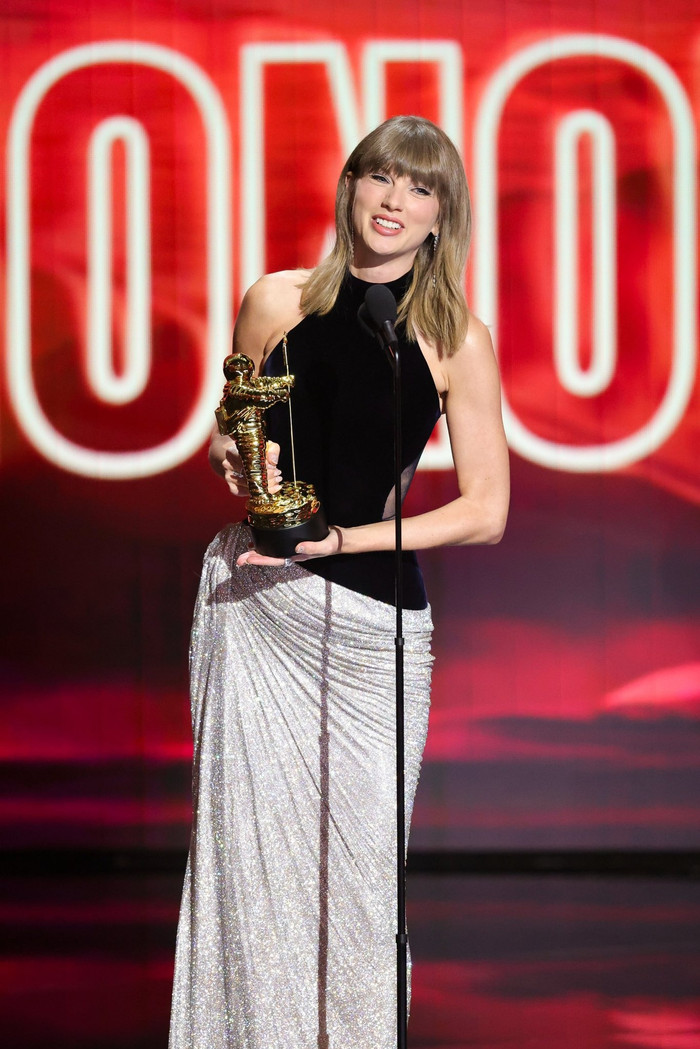 Taylor Swift vượt Beyoncé, trở thành nghệ sĩ giành nhiều giải nhất lịch sử VMAs Ảnh 1